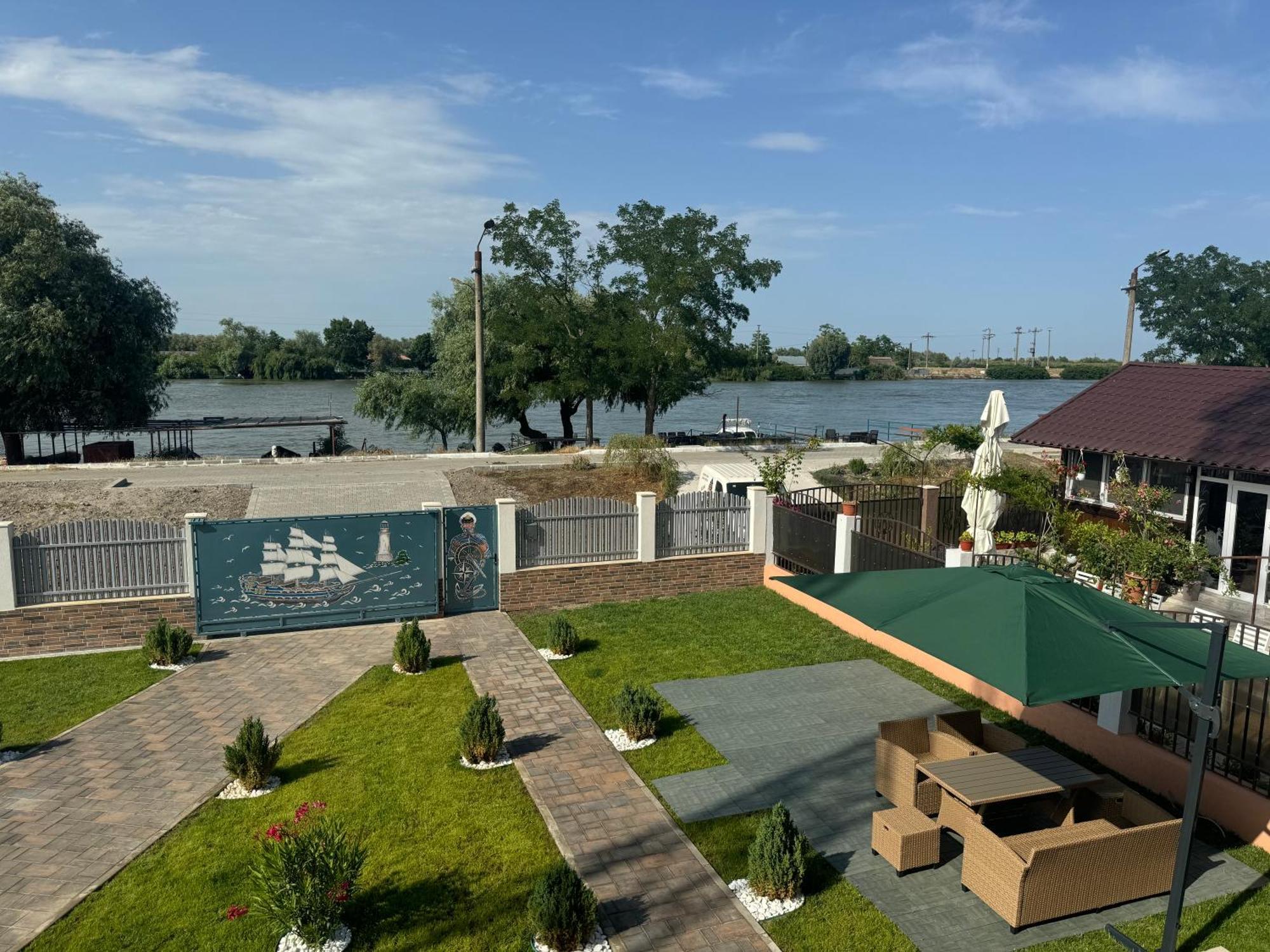 Casa Cristal Sulina Hotel ภายนอก รูปภาพ